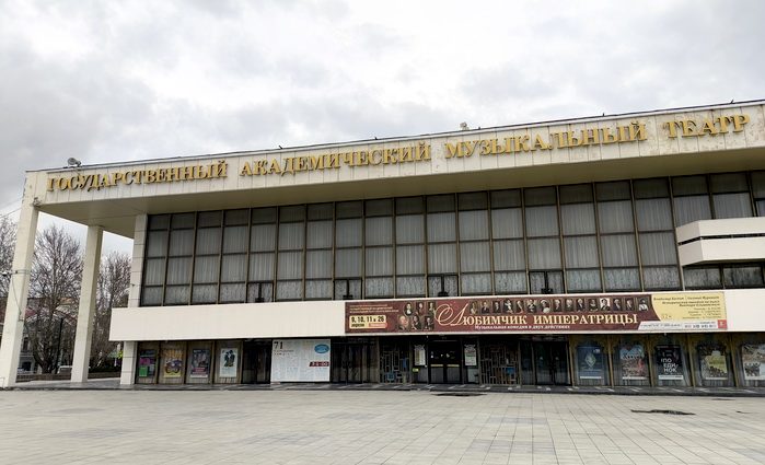 А ну-ка, если завтра из вас сделают… чучело?